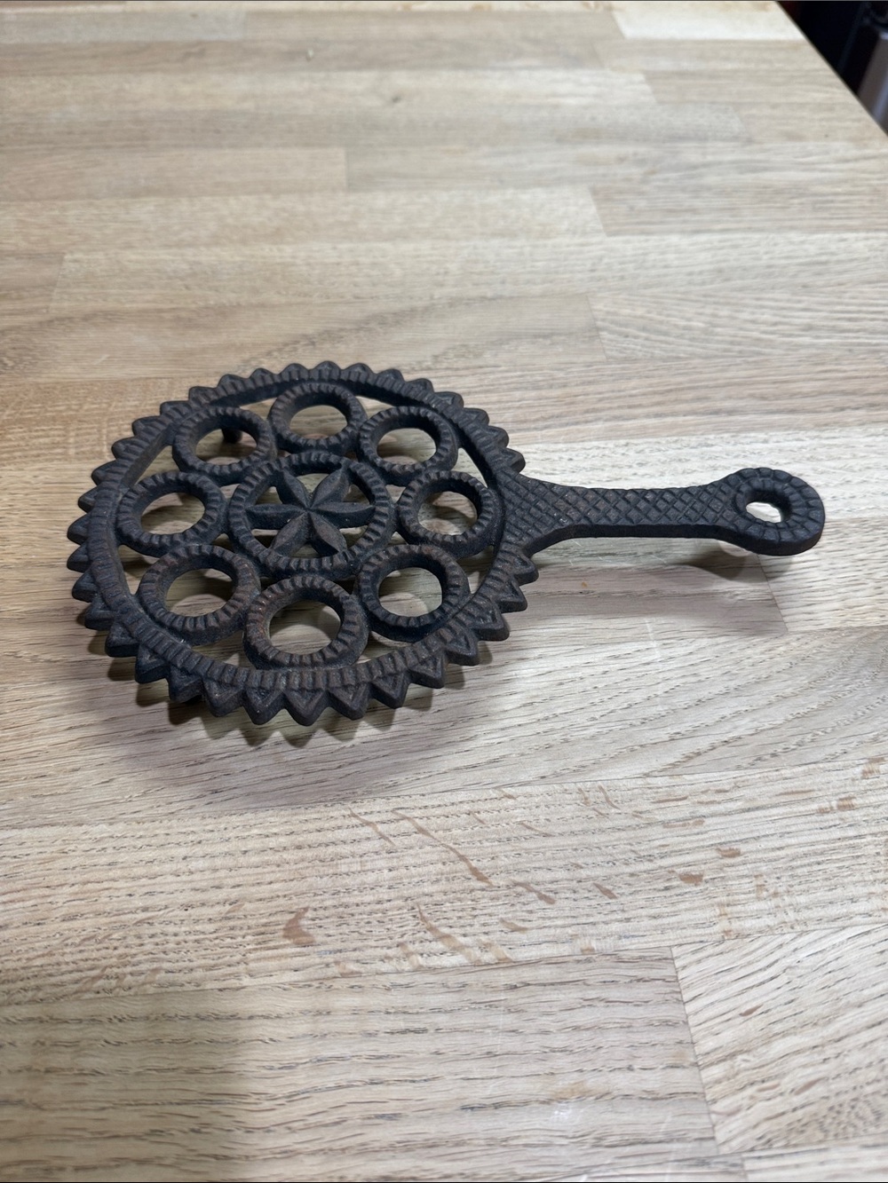 Old Antique Vintage Wilton Cast Iron Trivet Original.